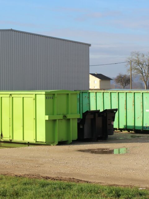 BENNES A DECHETS DE COULEUR VERTE › RT Environnement Le Mans 72 Location de bennes
